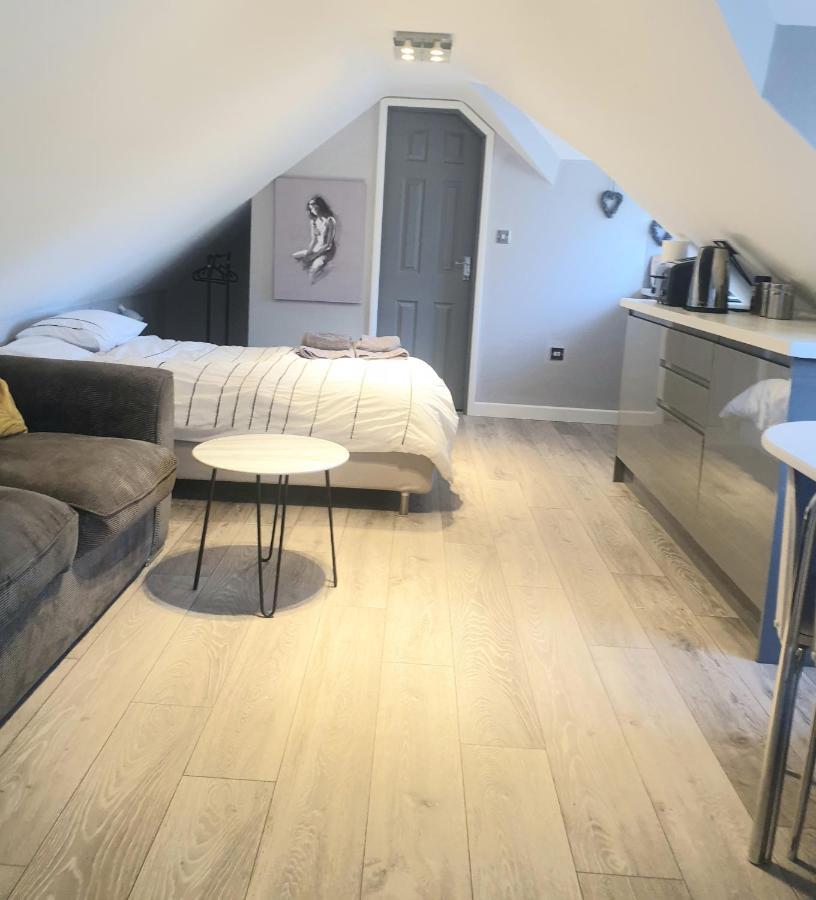 The Contemporary Studio Bracknell Bagian luar foto