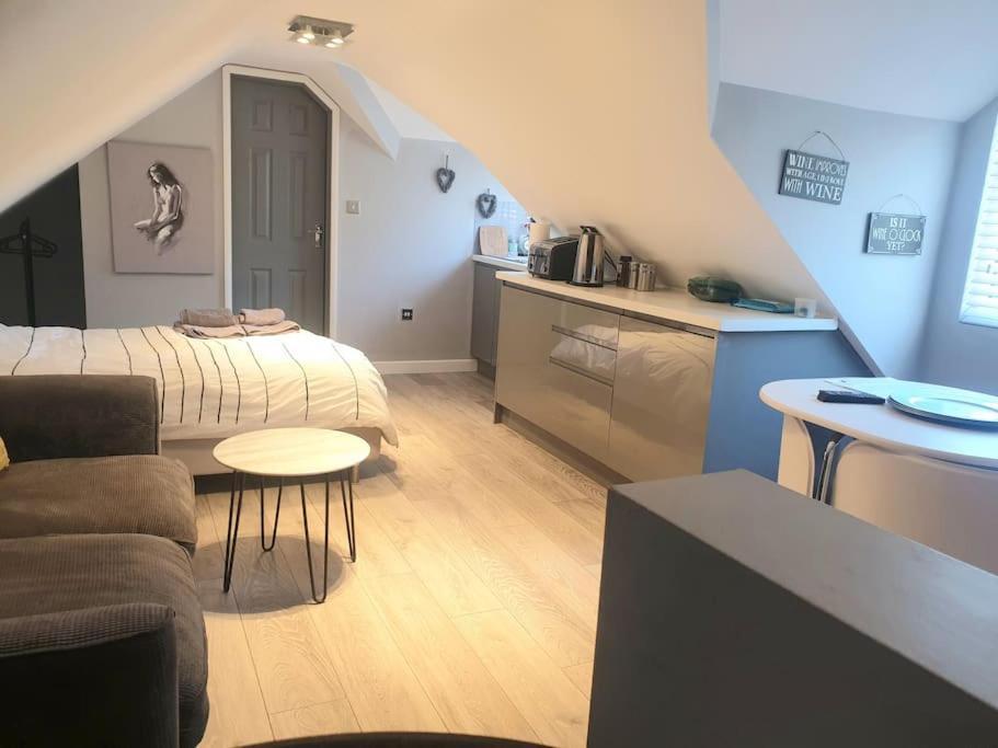 The Contemporary Studio Bracknell Bagian luar foto