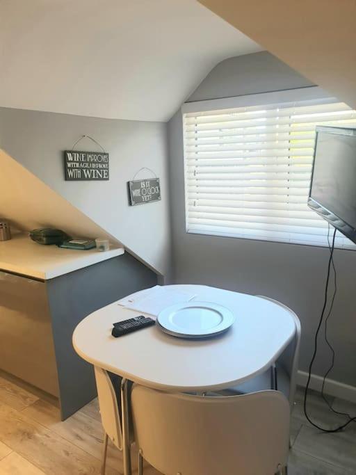 The Contemporary Studio Bracknell Bagian luar foto